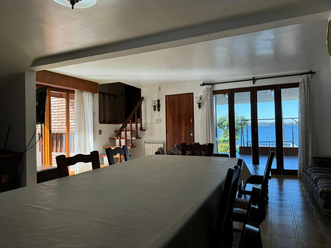 CASA EN EMBALSINA CON BAJADA DIRECTA AL LAGO