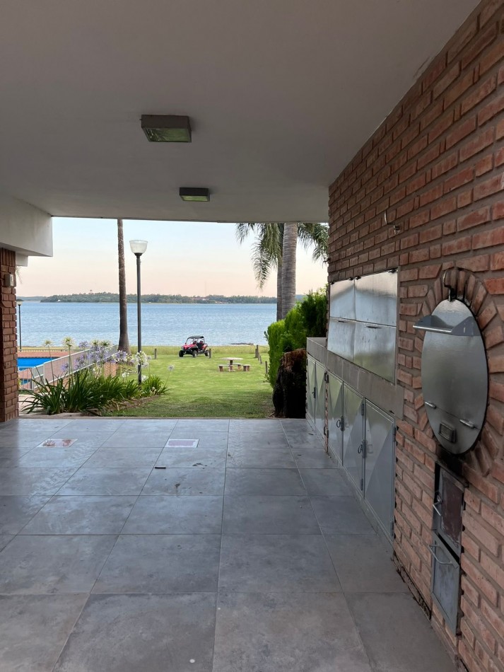 CASA EN EMBALSINA CON BAJADA DIRECTA AL LAGO