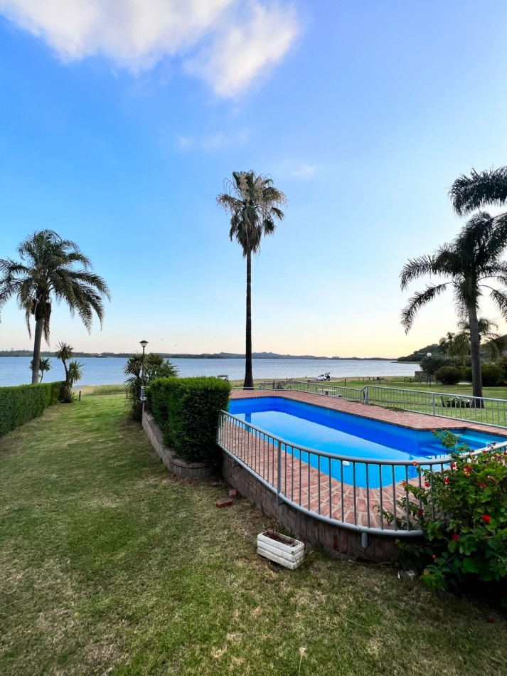 CASA EN EMBALSINA CON BAJADA DIRECTA AL LAGO