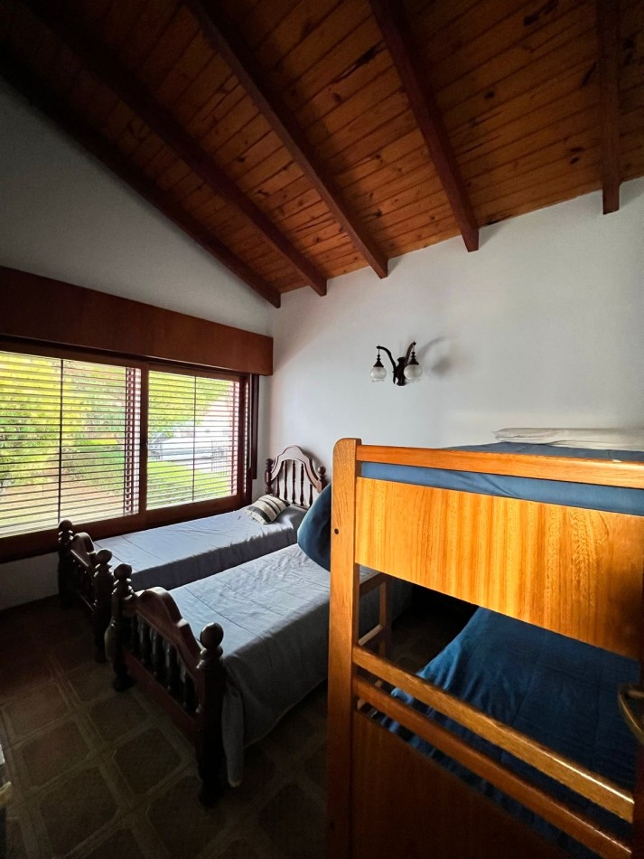 CASA EN EMBALSINA CON BAJADA DIRECTA AL LAGO