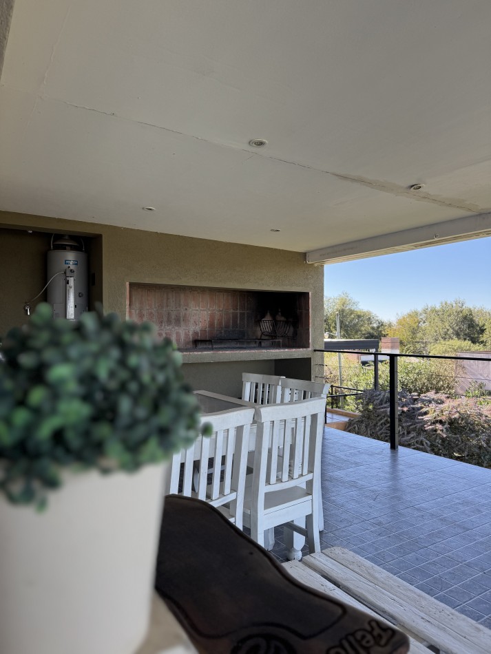 CASA EN VILLA NATURALEZA CON IMEJORABLE VISTA