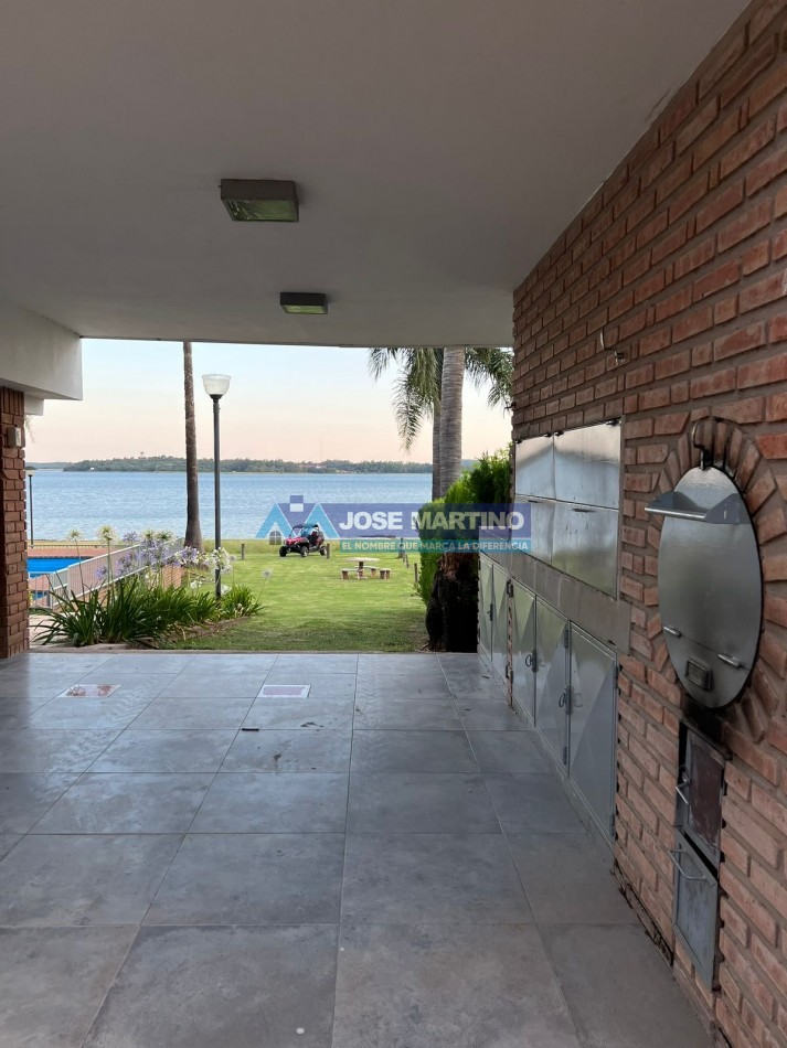CASA EN EMBALSINA CON BAJADA DIRECTA AL LAGO